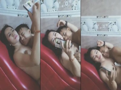 Bị 2 chị gái vắt cho kiệt sức em trai chỉ biết nằm im để các chị quay